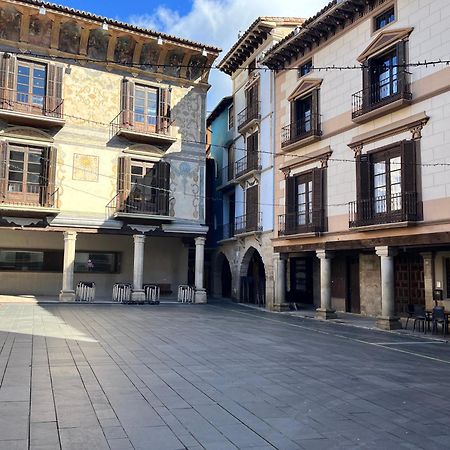 Apartamentos Angelus Plaza Mayor De Graus Luaran gambar