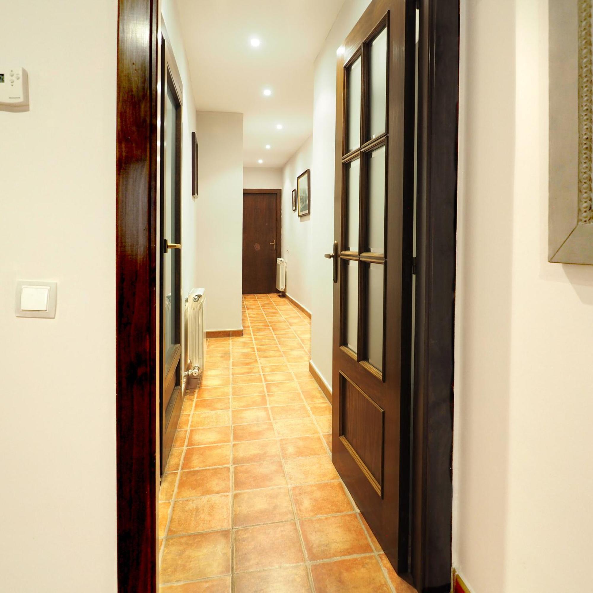 Apartamentos Angelus Plaza Mayor De Graus Luaran gambar