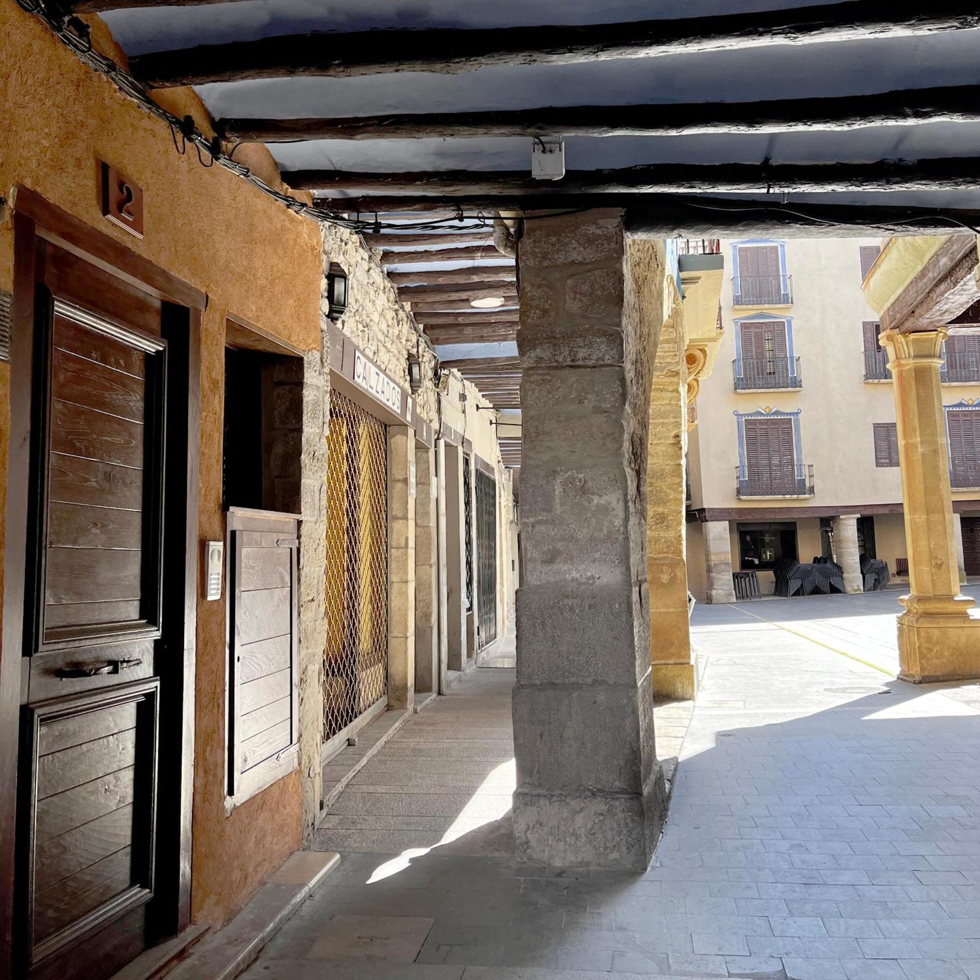 Apartamentos Angelus Plaza Mayor De Graus Luaran gambar