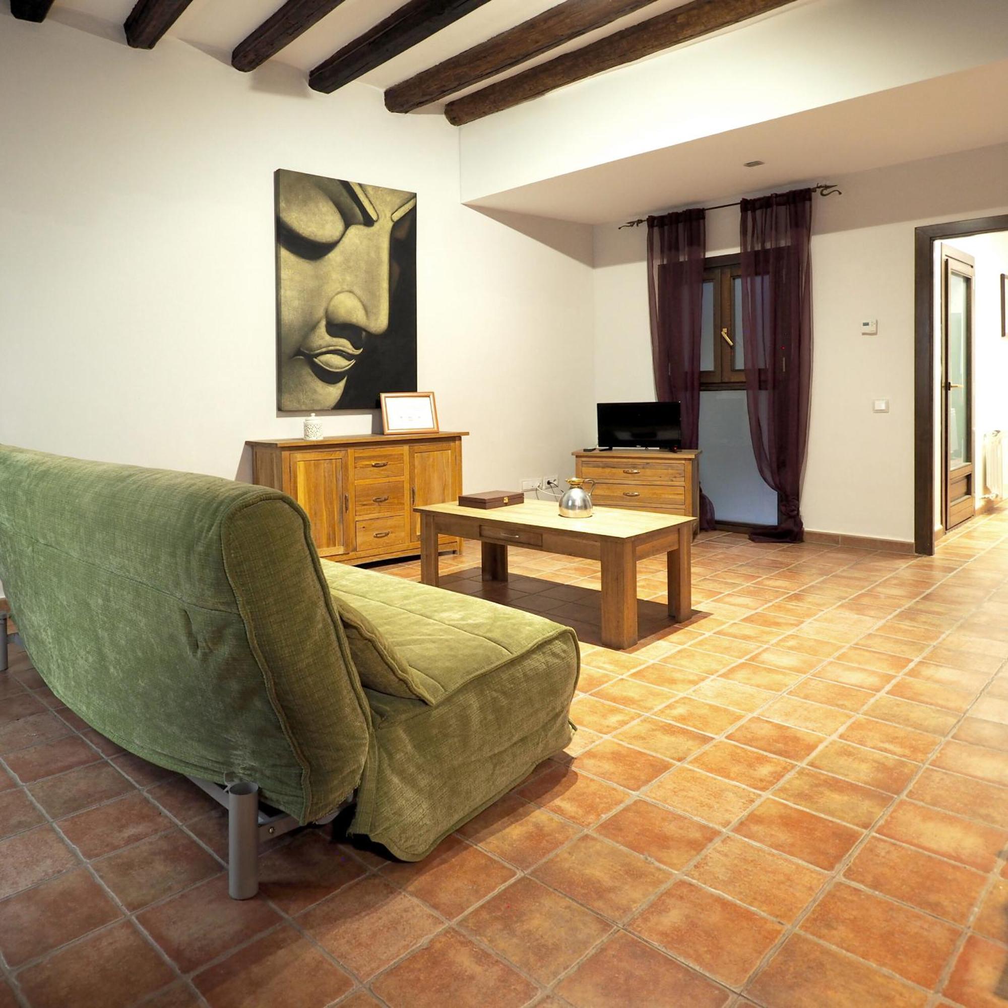Apartamentos Angelus Plaza Mayor De Graus Luaran gambar