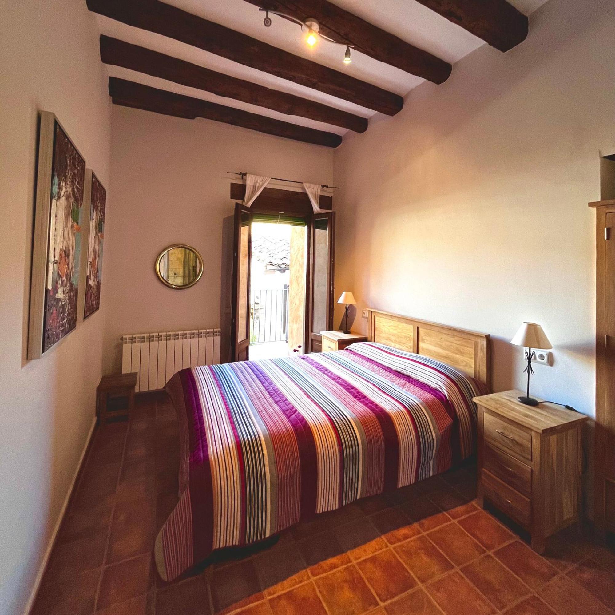 Apartamentos Angelus Plaza Mayor De Graus Luaran gambar