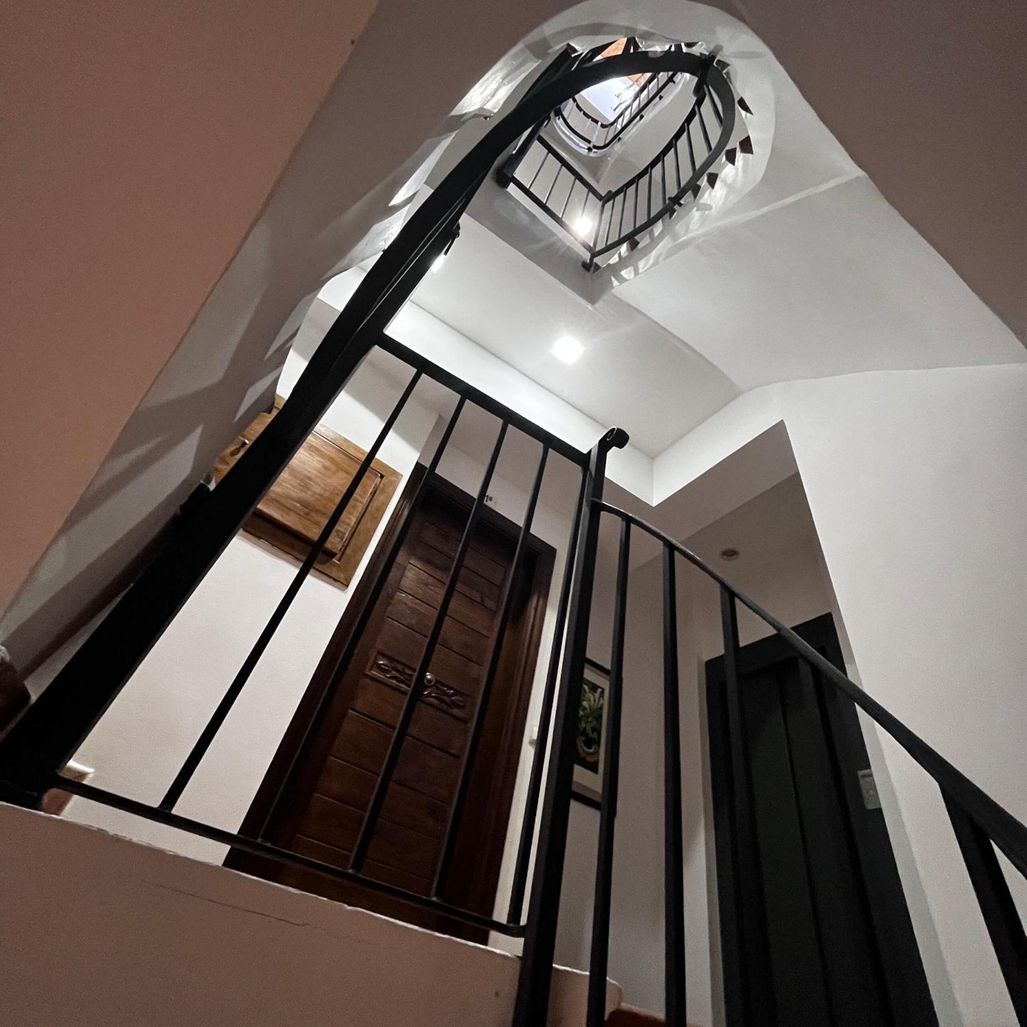 Apartamentos Angelus Plaza Mayor De Graus Luaran gambar